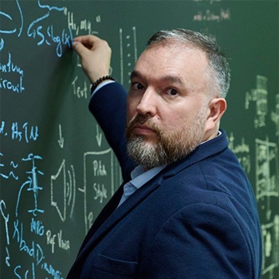 Román Orús, PhD